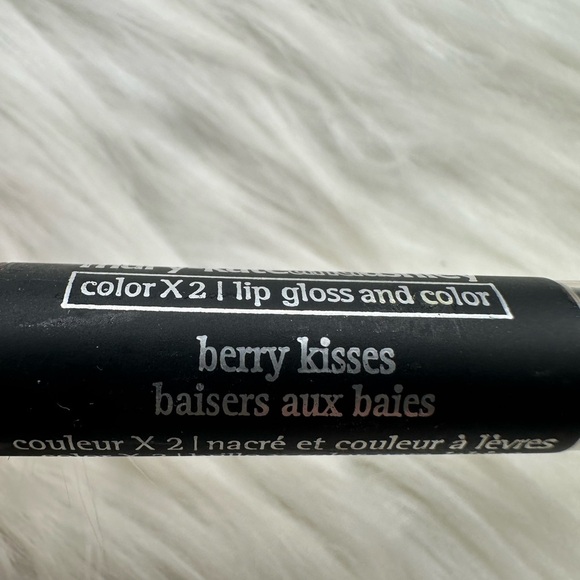 🩷5/$10 Mary Kate & Ashley Deep berry Lip Gloss - Picture 4 of 7